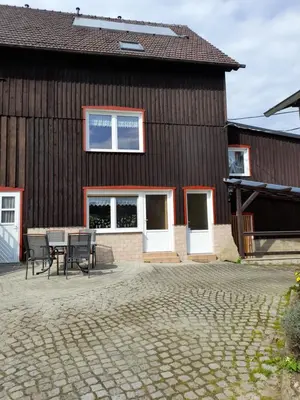 Das Gebäude in dem sich die Ferienwohnung befindet