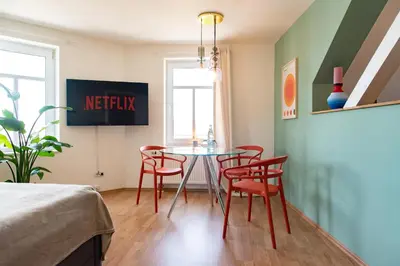 Ein Sitzbereich in der Unterkunft Bauhaus Apartment - Netflix, Nespresso, Zentral, Messe