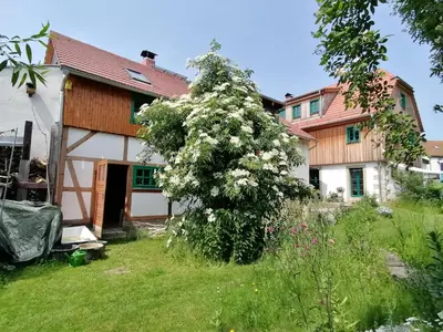 Ein Garten an der Unterkunft Ferienwohnung Villa Claudia