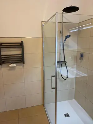 Ein Badezimmer in der Unterkunft Die 1A Pension