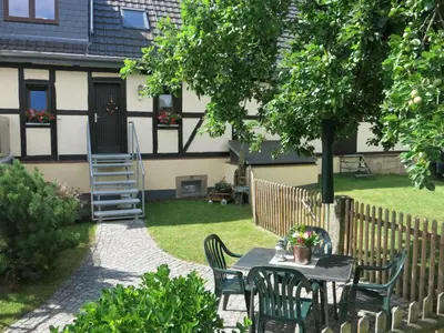 Ein Garten an der Unterkunft Ferienwohnung Schlesinger