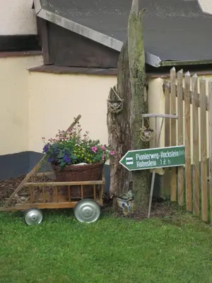 Ein Garten an der Unterkunft Ferienwohnung Schlesinger