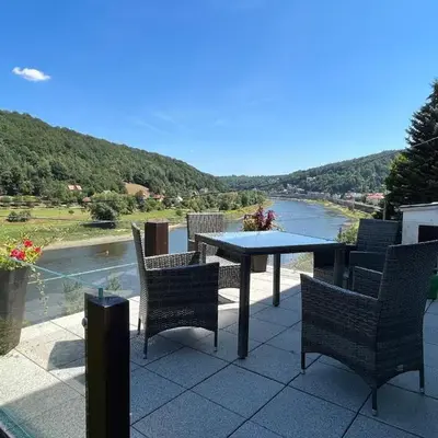Saechsische-Schweiz-Ferienhaus-Wohnung-2-mit-hervorragendem-Panoramablick-ueber-das-Elbtal
