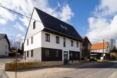 Das Gebäude in dem sich die Ferienwohnung befindet