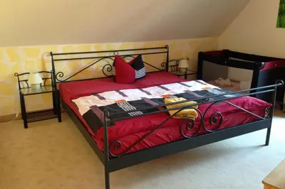 Ein Bett oder Betten in einem Zimmer der Unterkunft Ferienwohnungen Familie Lang