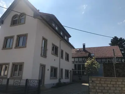 Das Gebäude in dem sich die Ferienwohnung befindet