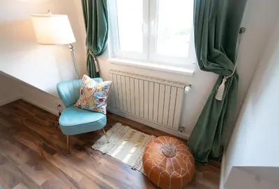 Ein Sitzbereich in der Unterkunft Privatsphäre im Kutscherhaus der Villa Golding