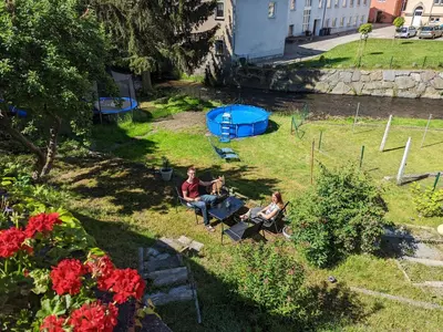 Ein Garten an der Unterkunft Zi1 - Urlaubsmagie - Erholung mit Pool & Sauna