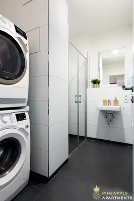 Küche/Küchenzeile in der Unterkunft PINEAPPLE APARTMENTS - Penthouse am Zwinger - 162qm - 1x free parking