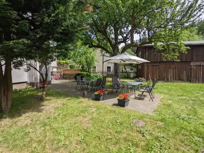 Ein Garten an der Unterkunft H6 -Urlaubsmagie- Wohnung für 3 mit Pool & Terrasse