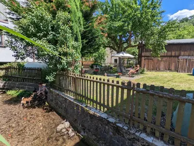Ein Garten an der Unterkunft H6 -Urlaubsmagie- Wohnung für 3 mit Pool & Terrasse