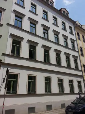 Das Gebäude in dem sich das Ferienhaus befindet