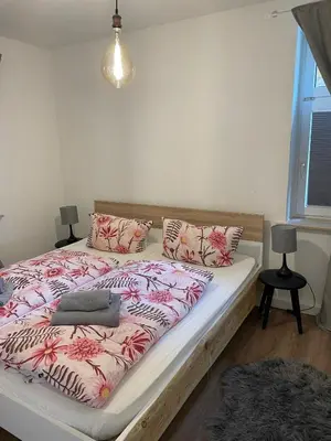 Ein Bett oder Betten in einem Zimmer der Unterkunft Apartmenthaus Elbblick Mühlberg