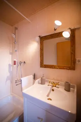 Ein Badezimmer in der Unterkunft ApartOne Land-Hotel