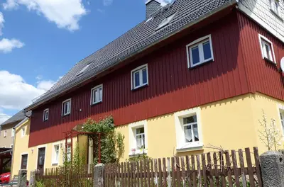 Das Gebäude in dem sich die Ferienwohnung befindet