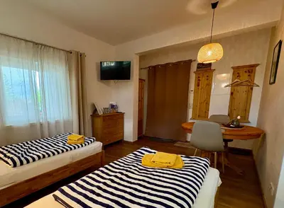 Ein Bett oder Betten in einem Zimmer der Unterkunft Ferienwohnungen Landeskrone Dresden