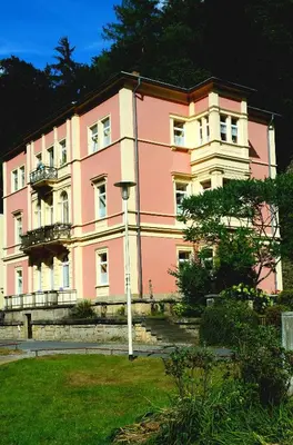 Das Gebäude in dem sich die Ferienwohnung befindet