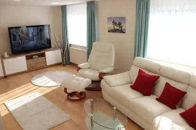 TV/Unterhaltungsangebot in der Unterkunft Liebevoll eingerichtetes Haus mit großem Garten in Dresden - Telefonnummer und Video unter www fhvn de