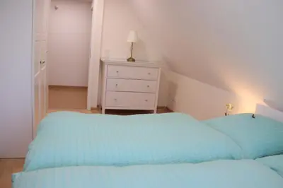 Ein Bett oder Betten in einem Zimmer der Unterkunft Liebevoll eingerichtetes Haus mit großem Garten in Dresden - Telefonnummer und Video unter www fhvn de