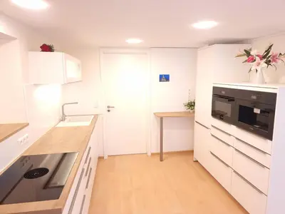 Küche/Küchenzeile in der Unterkunft Liebevoll eingerichtetes Haus mit großem Garten in Dresden - Telefonnummer und Video unter www fhvn de
