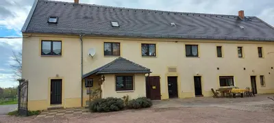 Das Gebäude in dem sich die Ferienwohnung befindet
