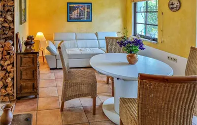Ein Sitzbereich in der Unterkunft 1 Bedroom Beautiful Home In Tharandt