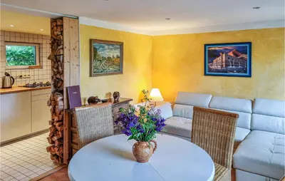 Ein Sitzbereich in der Unterkunft 1 Bedroom Beautiful Home In Tharandt