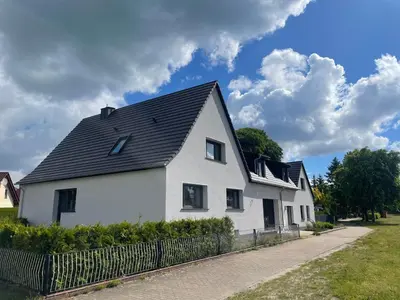 Das Gebäude in dem sich das Ferienhaus befindet