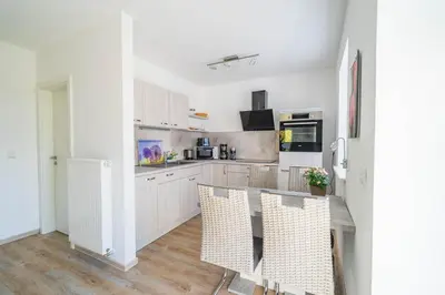 Küche/Küchenzeile in der Unterkunft Ferienhaus Teichblick und Turmblick, mit Kultur in Großzschepa, Nähe Leipzig