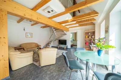 Ein Sitzbereich in der Unterkunft Ferienhaus Teichblick und Turmblick, mit Kultur in Großzschepa, Nähe Leipzig