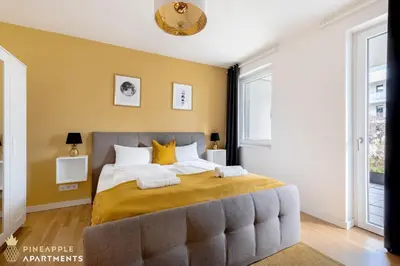 Ein Bett oder Betten in einem Zimmer der Unterkunft PINEAPPLE APARTMENTS - Altstadt I - 117qm - 1x free parking