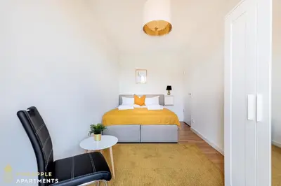 Ein Bett oder Betten in einem Zimmer der Unterkunft PINEAPPLE APARTMENTS - Altstadt I - 117qm - 1x free parking
