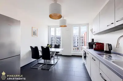 Küche/Küchenzeile in der Unterkunft PINEAPPLE APARTMENTS - Altstadt I - 117qm - 1x free parking