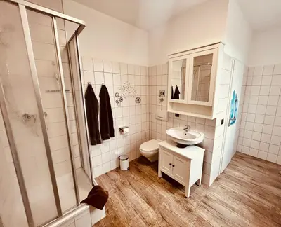 Ein Badezimmer in der Unterkunft Richter Apartments Finsterwalde 3