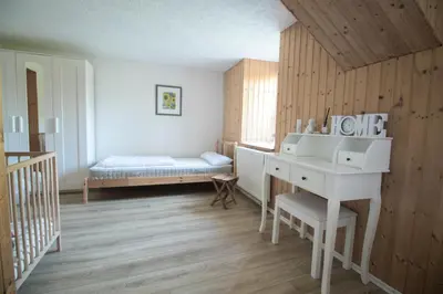 Ein Bett oder Betten in einem Zimmer der Unterkunft Ferienwohnung Vogelschar Urlaub auf dem Lebenshof
