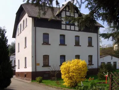 Das Gebäude in dem sich die Ferienwohnung befindet
