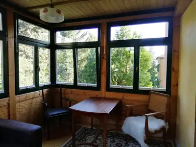 Ein Sitzbereich in der Unterkunft Ferienwohnung mit Charme in Dresden Pillnitz EG