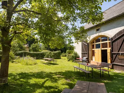 Ein Garten an der Unterkunft Hinterland Hostel