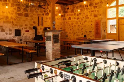 Ein Billardtisch in der Unterkunft Hinterland Hostel