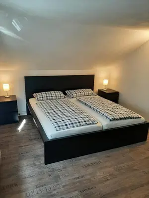 Ein Bett oder Betten in einem Zimmer der Unterkunft Ferienhaus -Alte Feuerwehr- Mittelndorf