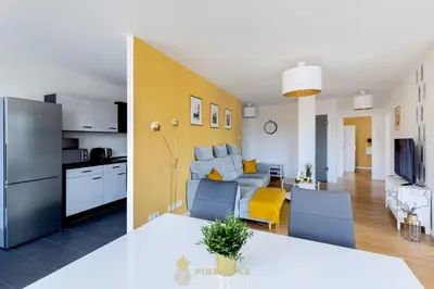 Küche/Küchenzeile in der Unterkunft PINEAPPLE APARTMENTS - Altstadt III - 91qm - 1x free parking