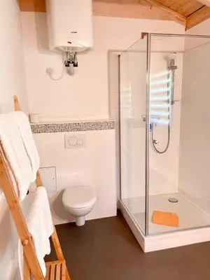 Ein Badezimmer in der Unterkunft Ferienhaus Blumenwiese