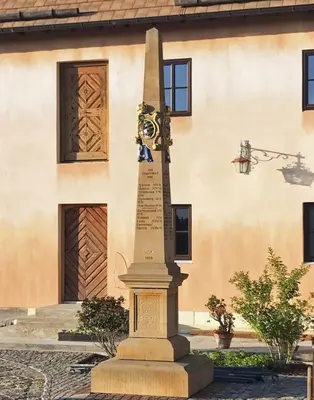 Das Gebäude in dem sich das Ferienhaus befindet