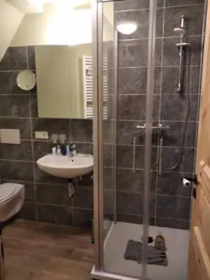 Ein Badezimmer in der Unterkunft Rittergut Schloss Niederforchheim