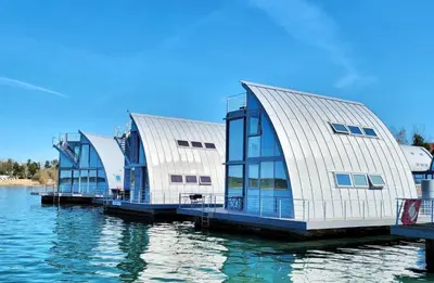 Blick auf einen Fluss in der Nähe des Ferienhauses