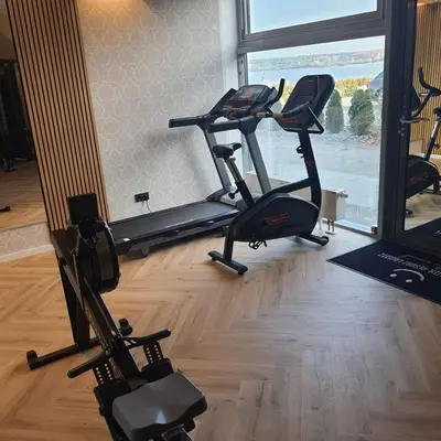 Das Fitnesscenter und/oder die Fitnesseinrichtungen in der Unterkunft Ferienwohnung 