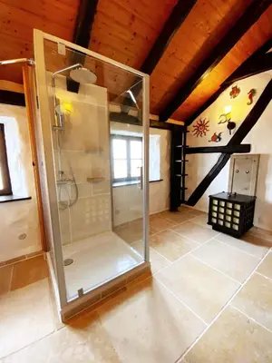 Ein Badezimmer in der Unterkunft Fewo NAMIBIA-LODGE im Rittergut Leppersdorf bei Dresden