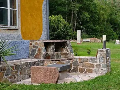 Ein Garten an der Unterkunft Villa Rotschoenberg im Tal der Freiberger Mulde