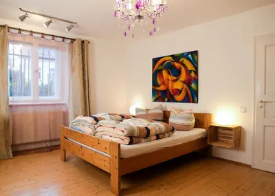 Ein Bett oder Betten in einem Zimmer der Unterkunft Ferienwohnung Weintraube