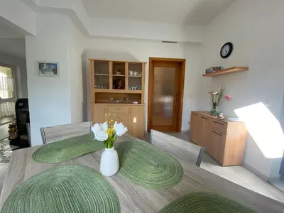 Küche/Küchenzeile in der Unterkunft Waldblickwohnung mit Gartensauna und Kamin